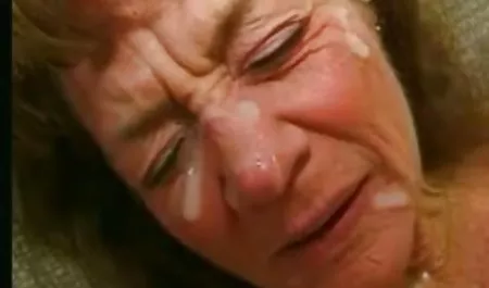 찰리 포르노 동영상에서 엉덩이 쉰하는 방법을 알고 있 fuck